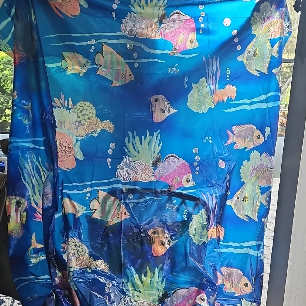 Ocean-Themed Fish Print Shower Curtain
